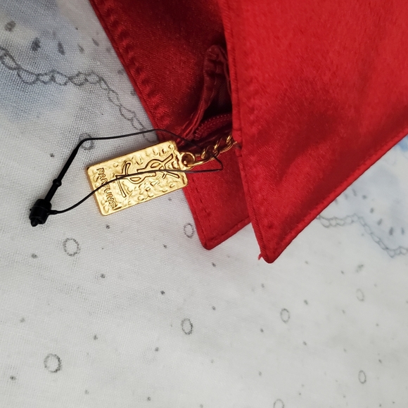 Yves Saint Laurent Parfums Cosmet case. - Picture 4 of 12